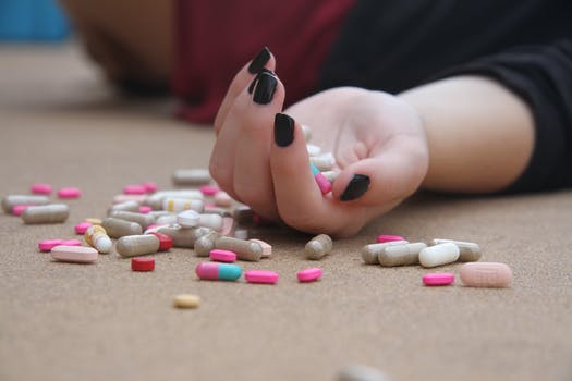 7 Signs Your Loved One May Have a Drug Addiction